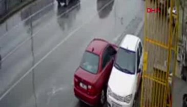 Otomobilin çarpmasıyla havaya fırladı