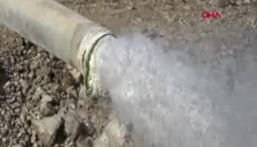 Bursa'da topraktan fışkıran kaplıca suyu mahallelinin ilgi odağı