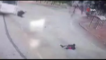 Minibüsün freni patladı, yolcular teker teker atladı