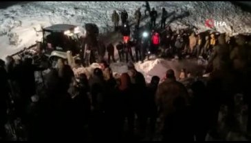 Çığ altından 5 kişi sağ kurtarıldı!