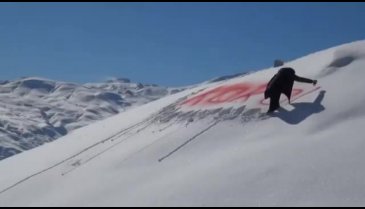 Aydın Aydın'dan üç dilde koronavirüs şarkısı