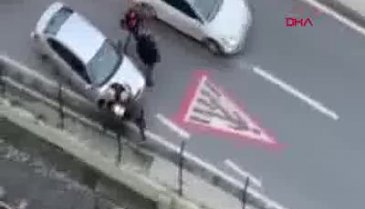 Trafikteki yumruk yumruğa kavga