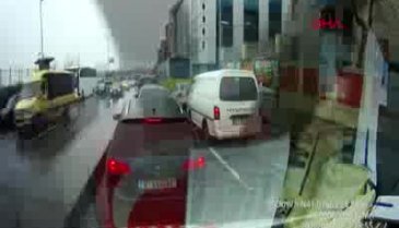 Hasta almaya giden ambulanstakilere saldırı girişimi