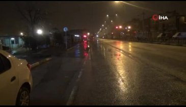 Kar yağışı sabaha karşı Bursa'yı beyaza bürüdü