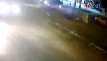 Bursa'da otomobil ve motosiklet feci şekilde çarpıştı!