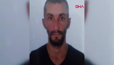 Karısını, 40 günlük bebeğini ve üvey kızını bıçakladı