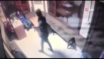 Silahlı saldırgan taksi durağını bastı