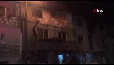 Bursa'da 3 katlı fabrikada yangın