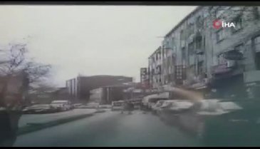 Yolun karşına geçmeye çalışan yaşlı kadına çarptı