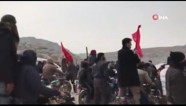 Binlerce Suriyeliden Türk askerine destek