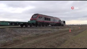 Aynı hemzemin geçitte 2. kaza: Ekmek yüklü kamyonete tren çarptı