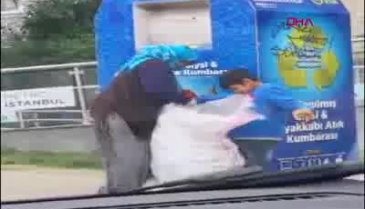 Giysi kumbarasına çocuğunu sokup, ne var ne yok aldı
