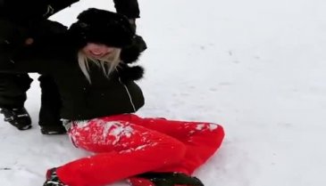 Aylin Coşkun'a soğuk şaka!