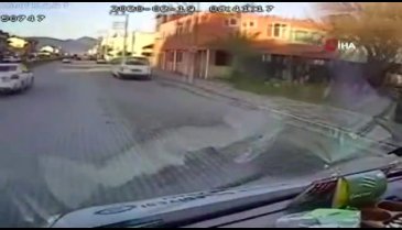 Emniyet kemeri takmayınca otomobilden fırladı