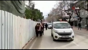 Bursa'da bitmeyen restorasyon öğrencilerin hayatını tehdit ediyor
