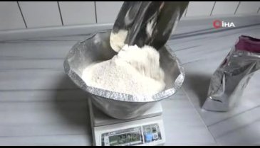 Bursa'da mor ekmek üretti, tanesini 10 liraya satıyor