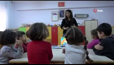 Filipinler'den Bursa'ya gelin geldi, dağ ilçesinde gönüllü İngilizce öğretiyor