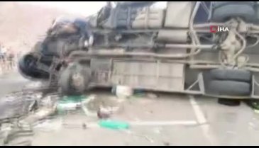 Peru'da iki otobüs çarpıştı: 12 ölü