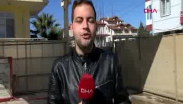 Bursa'da gülüşüyle müşterilerinin ilgi odağı oldu