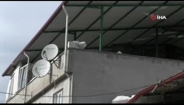 Bursa'da şiddetli lodos evin duvarlarını yıktı geçti!