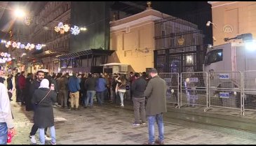 Rusya'nın İstanbul Başkonsolosluğu önünde protesto!