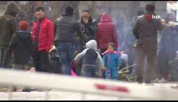Yunanistan sınırında sığınmacılara gaz bombası attı