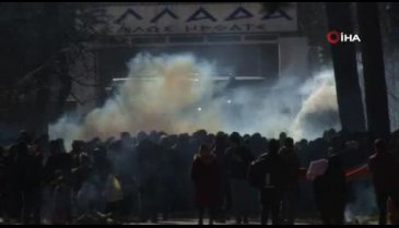 Yunanistan sınırında sığınmacılara gaz bombası attı -2