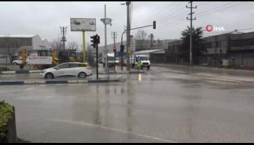 Bursa'da genç kadını göğsünden vurup yola attılar
