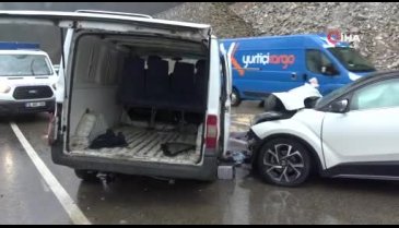 Bursa'da kafa kafaya çarpıştılar: 5 yaralı