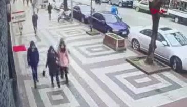 Bursa'da ağır yaralanan bisiklet sürücüsünün kazası kamerada