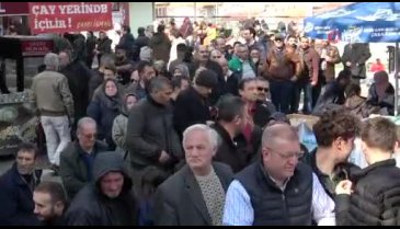 Bursa'da yılda bir defa pişen çorbadan içmek için yüzlerce metre kuyruk oluşturdular