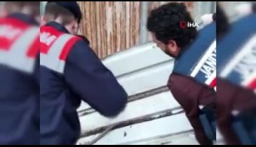 Bursa'da bidondan 4 kilo esrar ve tüfek çıktı