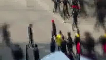 Taraftarlar birbirine girdi!