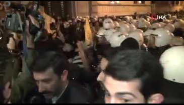 Taksim'de 34 kişi gözaltına alındı