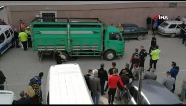 Bursa'da yaşlı adam geri manevra yapan kamyonun altında can verdi