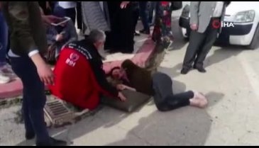 Bursa'da kadına araç çarptı, ilk yardımı vatandaşlar yaptı