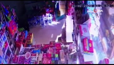 Uyuşturucu etkisinde olan şahsın bıçakla market soydu