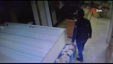Bursa'da önce tatlı yedi sonra sadaka kutusunu çaldı