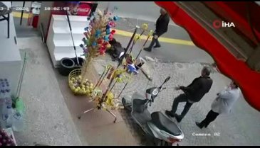 Yürürken zincire takılan genç kız hastanelik oldu