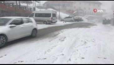 Bursa Uludağ'da tatilci yok, kar var