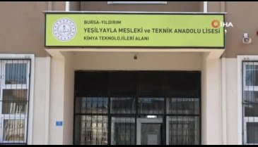 Bursa'daki bu öğrenciler tatile rağmen gece gündüz okulda