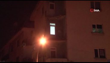 Beş katlı binanın balkonları çöktü