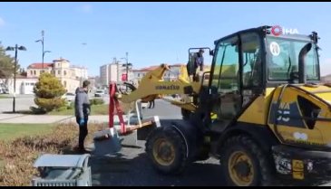 Sivas'ta banklar söküldü, yaşlıların verdiği tepki herkesi şoke etti