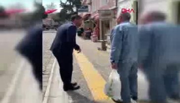 '65 yaş' uyarısı yapan belediye başkanına, bastonuyla vurdu
