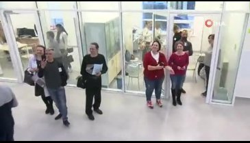 Putin, koruyucu tulum ve maskeyle hastaneyi ziyaret etti
