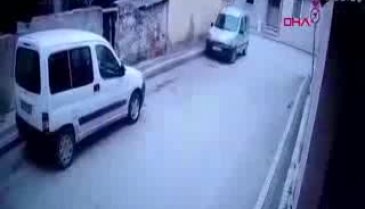 Bursa İnegöl'de bir evden altın ve para çalındı