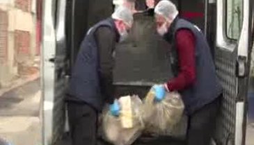 Bursa'da sokağa çıkamayan çiftin yakacak odun ihtiyacı karşılandı