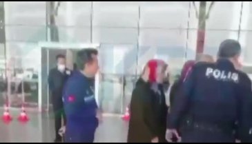 Otogarda polisten yaşlı adama sert tepki