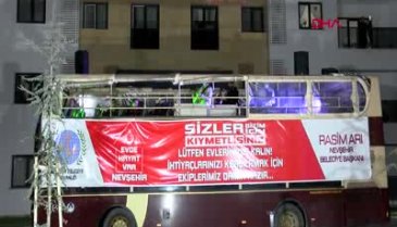 'Evde kal' çağrısına uyan vatandaşlara moral konseri