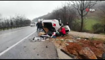 Bursa'da otomobil, virajda takla attı: 2 yaralı